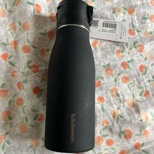 New black hot/cold bottle lululemon